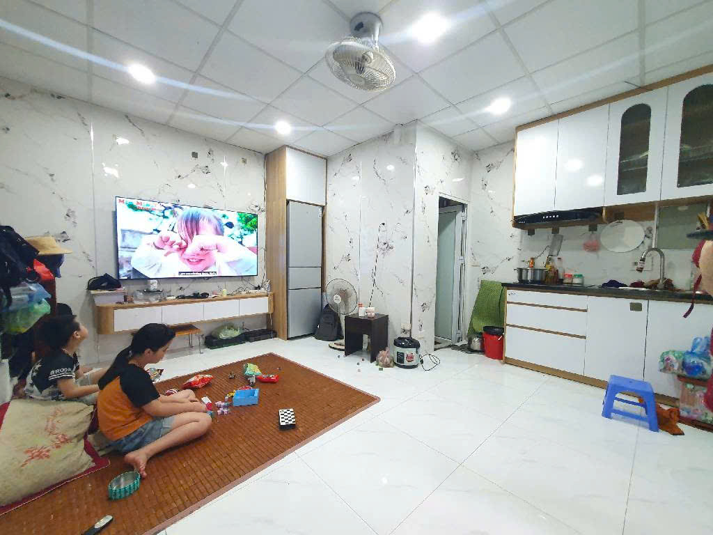 LÕI ĐỐNG ĐA - QUAN THỔ - THOÁNG SÁNG QUANH NĂM -KINH DOANH - GẦN CHỢ - CHỦ TẶNG NỘI THẤT !!!